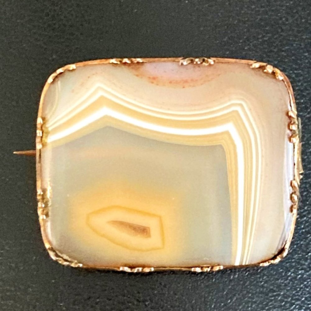 Antique 9K (or 9ct) rose gold & agate brooch
